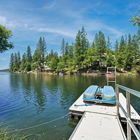 The Big Easy Lakefront Cabin